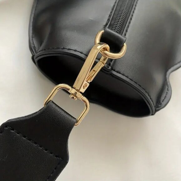 Black Cat-Themed Crossbody Purse in Synthetic Leather - Picture 9 of 9